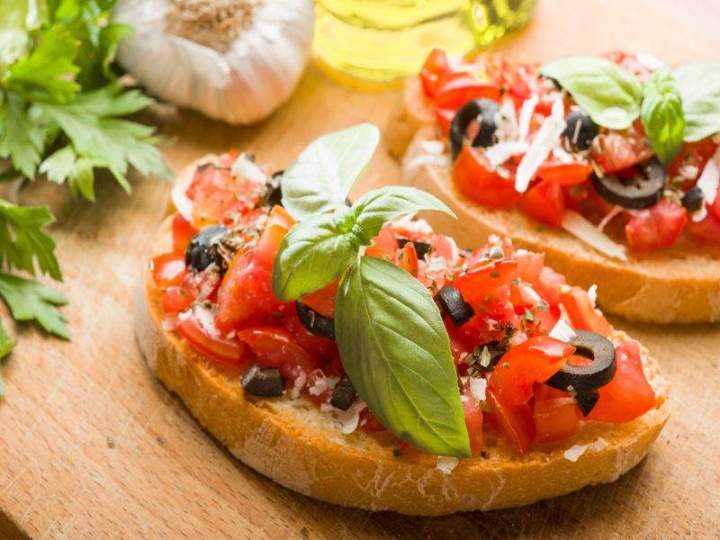 Dégustez nos salades et bruschettas composées d'ingrédients très frais.