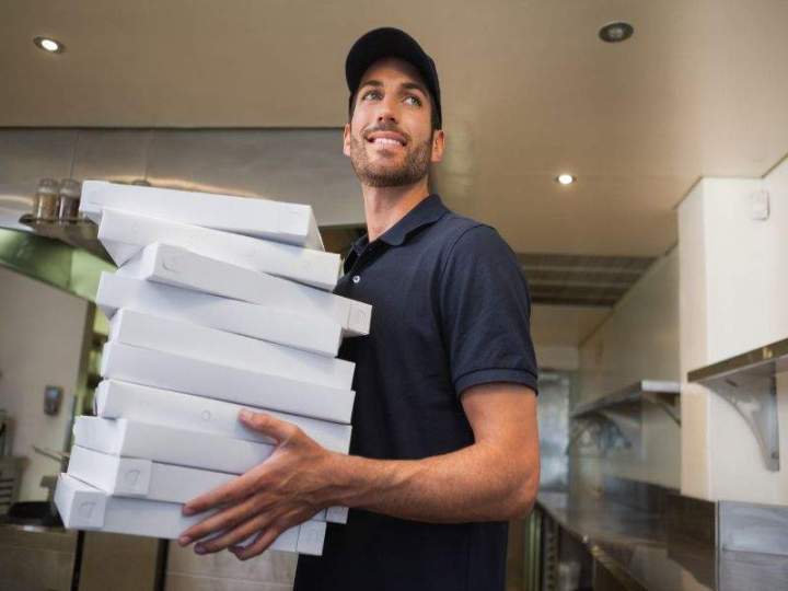 Profitez de notre service de livraison de pizzas efficace.